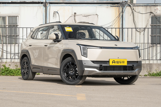 小型SUV竟然有天地门，轴距超过2.7米，新车东风纳米06香吗？图1