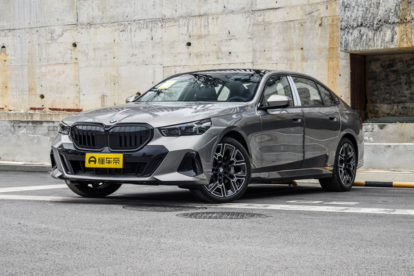 宝马5系 2025款 改款 530Li 尊享型 M运动套装后排出风口_空调/冰箱图