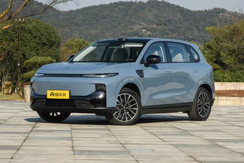 零跑B10：等等党又赢了！11.98万起售，家用值得考虑