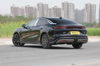 比亚迪汉L上市：标配智驾+超千匹马力，BBA慌不慌？图3