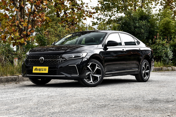 帕萨特 2026款 出众款 330TSI 星空精英版厂商_基本信息图