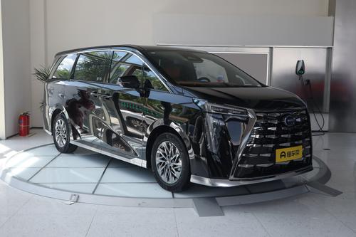 新车 | 售32.99万元/2.0T插混中大型MPV，传祺向往M8鸿蒙座舱版到店