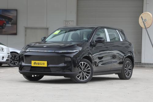 零跑B10车主分享，从宝马3系换到它，直言后悔了？