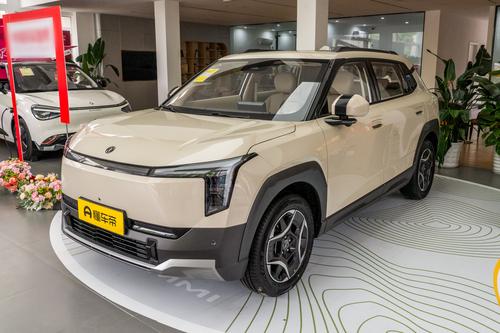 新车丨竞争比亚迪元UP/支持3C快充/配“天地门”，东风纳米06到店