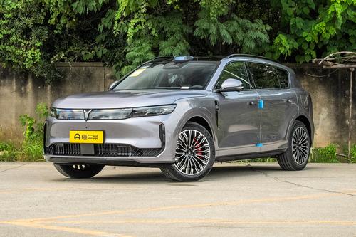 华系SUV这次真的“杀疯了”！岚图FREE+不卷价格，开始卷实力了