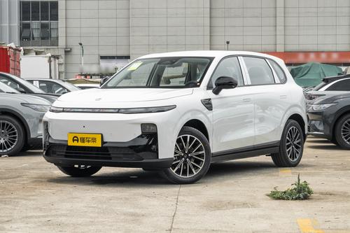 10万级纯电车卷疯了！这台车几乎没啥短板，闭眼入都没问题