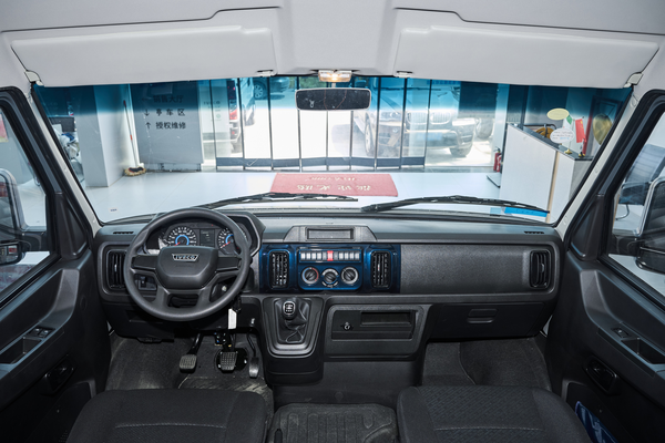 依维柯得意 2025款 A37M1多用途乘用车2.5T国六手动挡中轴中顶单胎厂商_基本信息图