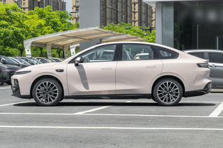 顶配预售不超14万，配激光雷达，零跑全新家轿零跑B01能突围吗？图2