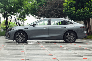 预售价9.78万，7.1s破百，吉利银河A7能横扫市场吗？图2