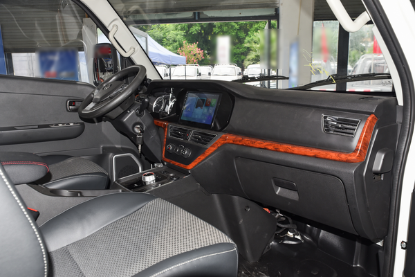 跨越者D5新能源 2023款 230km 载货汽车厂商_基本信息图