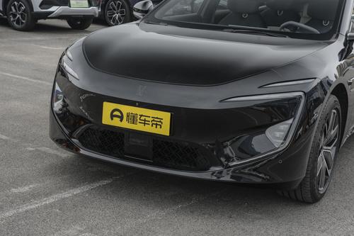 阿维塔12：30万级高端增程轿车，油耗仅5.8L/100km