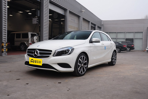 奔驰A级(进口) 2015款 A 200 时尚型厂商_基本信息图
