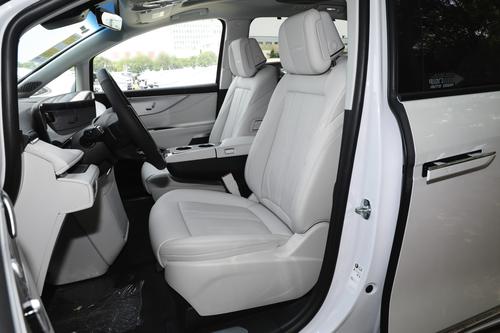 体验别克GL8陆尊PHEV，乘坐舒适，配1.5T插混，适合家用