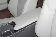 前排中央扶手
