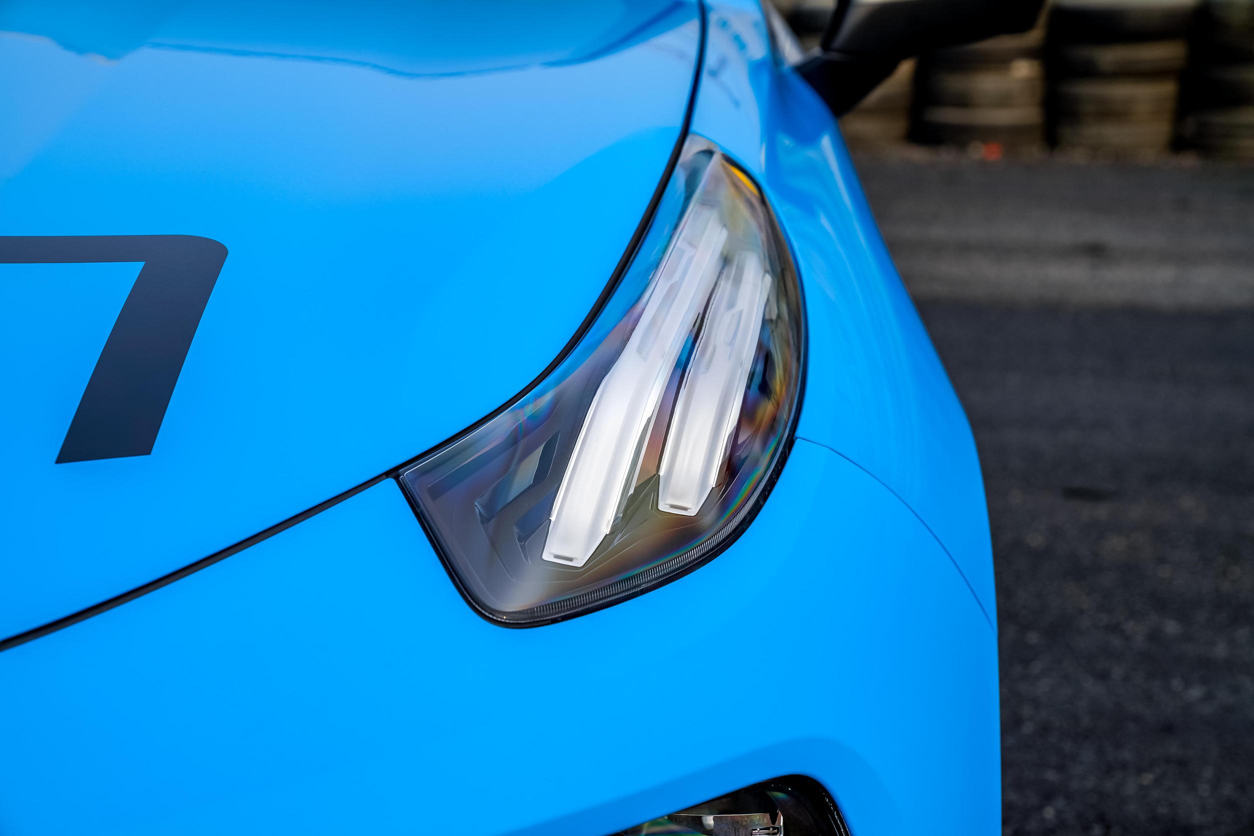 领克03壁纸_领克03_领克03外观图片_110/2486张图片_领克03cyan蓝