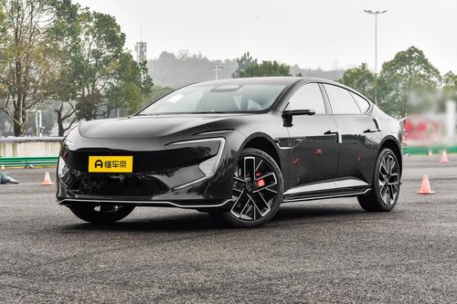 40万左右买中大型车，阿维塔 12与奔驰E级如何选？谁更有性价比？