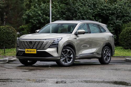 12.19万起，标配三联屏+零重力座椅，搭新蓝鲸2.0T+爱信8AT，香！