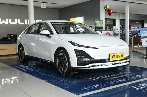 顶配才10.98万，轴距2800mm，配2C快充，五菱星光EV值得选？