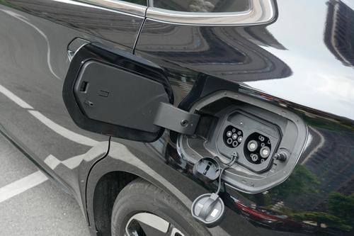 五菱上硬菜，A级车轴距2米8，15分钟加200km续航，9.98万起，值吗