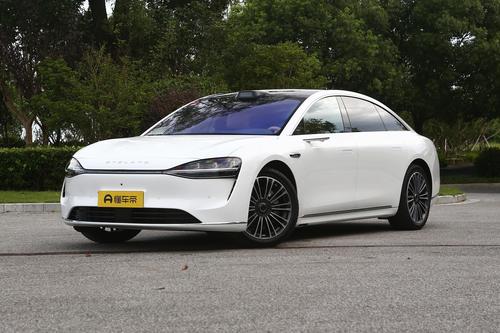 40万预算买豪华轿车，享界S9对比奔驰E级，电车真的能打过油车？