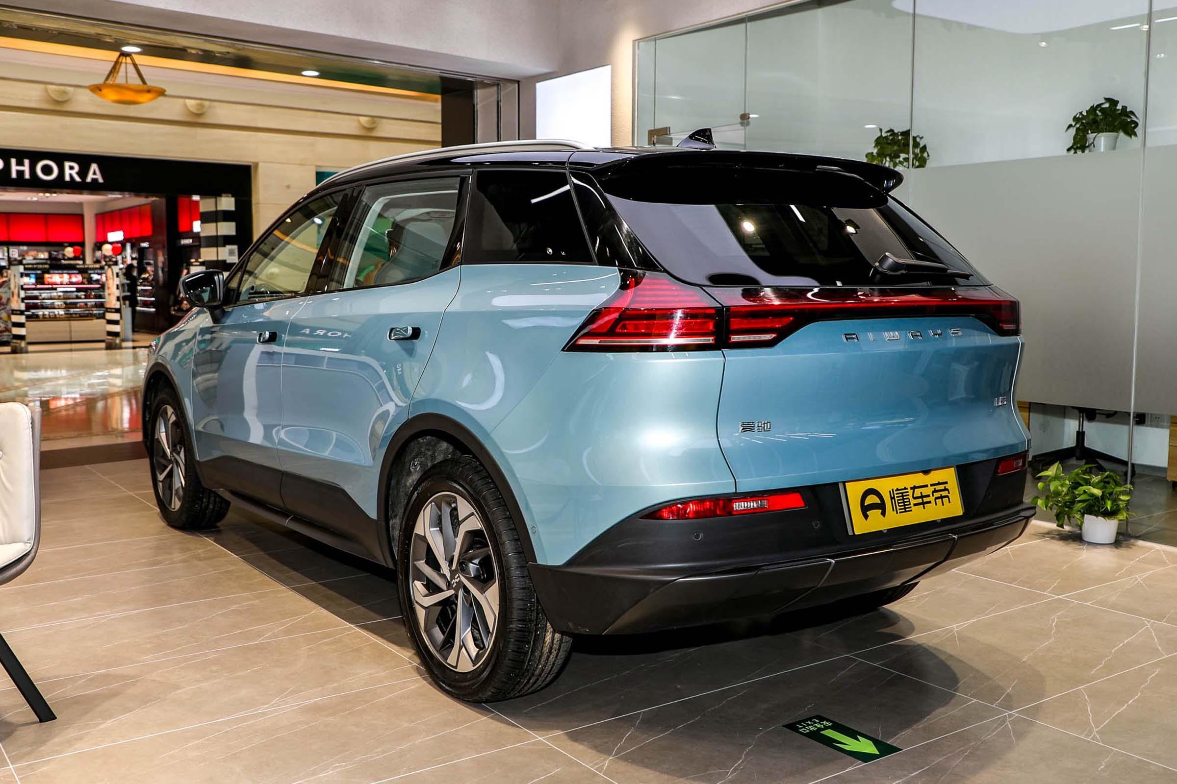 爱驰u5壁纸_爱驰u5_爱驰u5外观图片_4/473张图片_爱驰u5青空黛墨/黑色