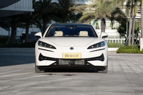 腾势Z9 DM：3.8秒破百+空悬+CDC，遥控泊车好用吗？