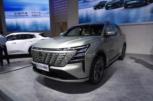 无里程焦虑，售12.19万起，体验长安第四代CS75 PLUS