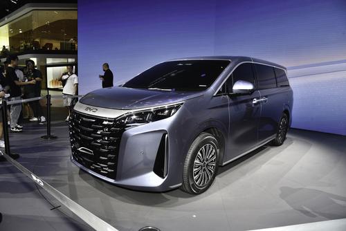 成都车展 | 比亚迪王朝网首款MPV亮相，定名“夏”！