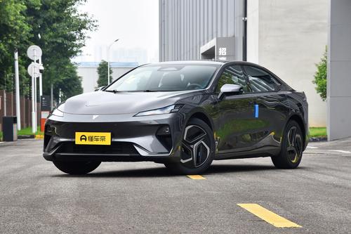 15万级轿跑SUV，入门即高配，配8155芯片+零重力座椅