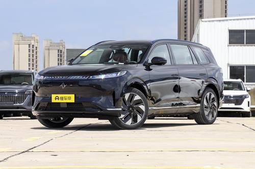 这车不到20万，配冰箱彩电大沙发，大六座空间家用合适，够香？