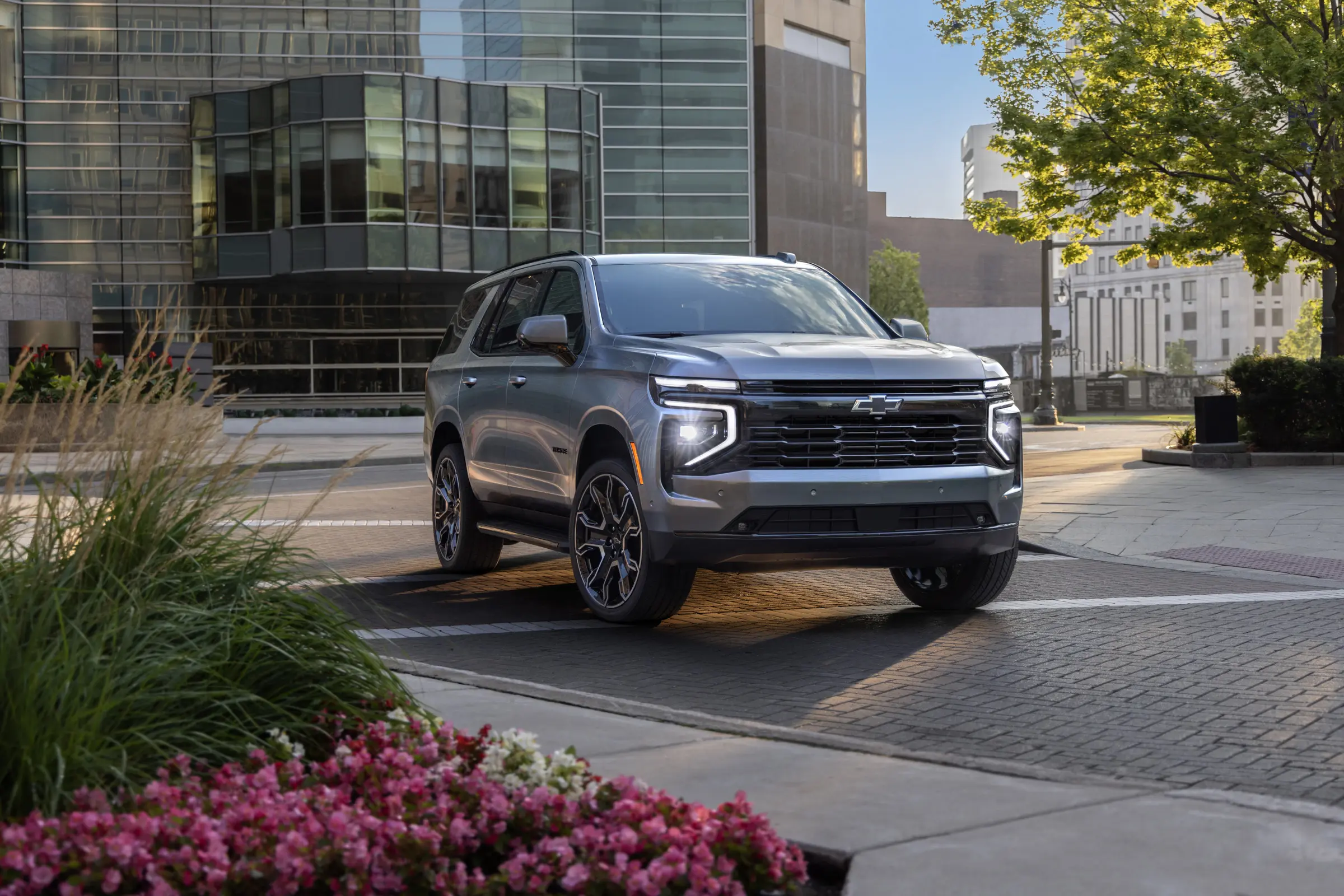 Top 13 Family SUVs for GCC buyers 2025: Reliable, spacious, tech - savvy. From Toyota Land Cruiser to Hyundai Palisade. 