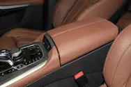 前排中央扶手