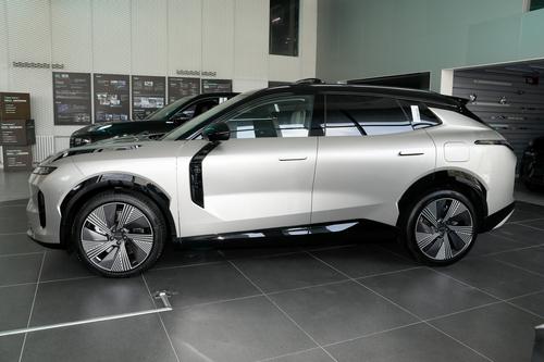 家用插混SUV不妨看这款，限时9000元优惠，综合油耗低至0.7L