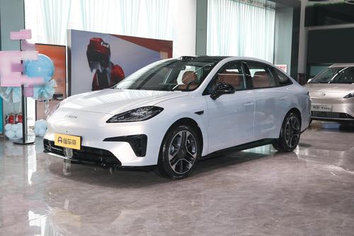 预售价11.98万，续航650公里，带激光雷达，带你看AION RT