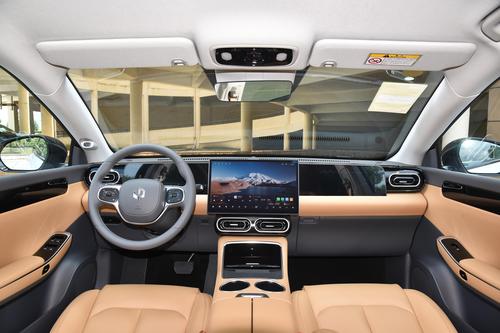 零跑C01试驾感受：中大型轿车也能亲民，智能化配置丰富