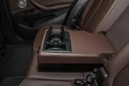 第二排中央扶手