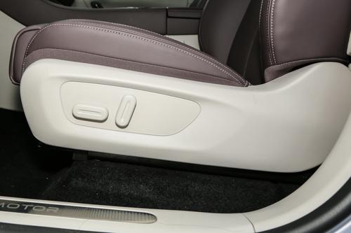 零跑C11：定位中型SUV，轴距2930mm，配置丰富，值得购买吗？