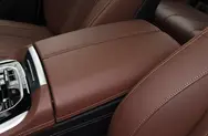 前排中央扶手