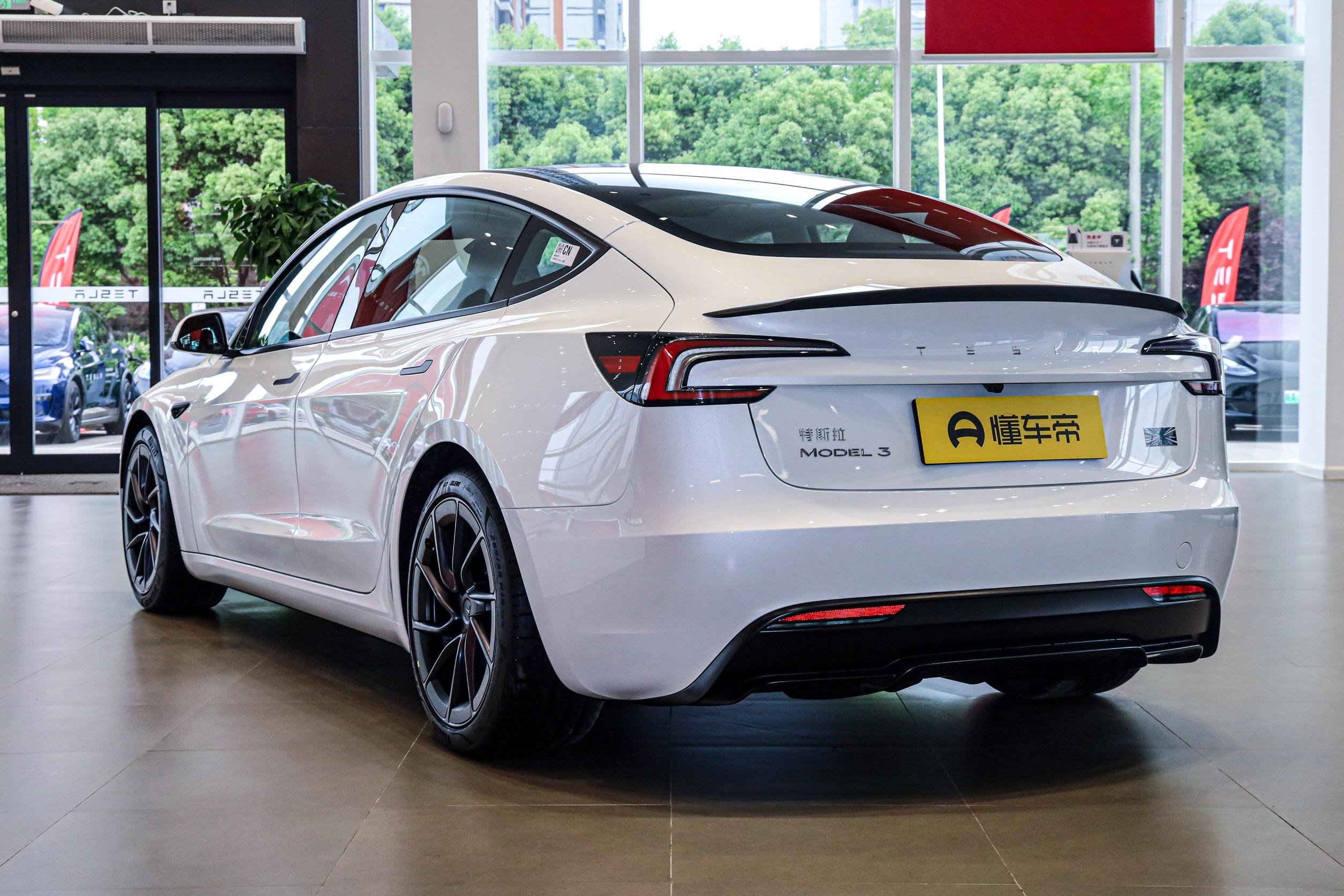 Model 3 2024款 高性能全轮驱动版图片_特斯拉_22/85张图片_汽车外观图库_懂车帝