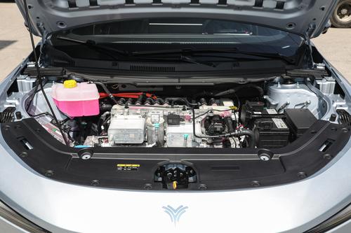 轴距2770mm，纯电续航501km，哪吒X适合家用吗？