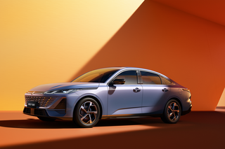 新款长安逸动开启预售？多了“逸彩蓝”也保持强劲1.5T动力！图1