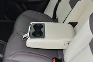 后排中央扶手
