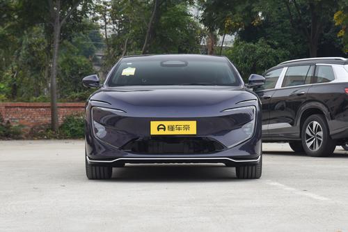 阿维塔12：547马力+3.8秒破百，配无框车门，续航705km！