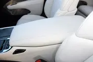 前排中央扶手