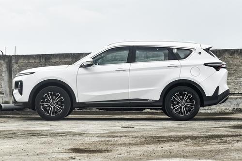 油耗5.18L喝92，有冰箱有彩电，底盘扎实又好开，这SUV才卖15万多