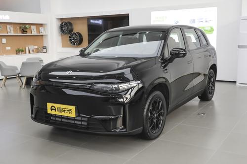 零跑C10：月销破万，凭啥这么火？看完这几点你就明白了