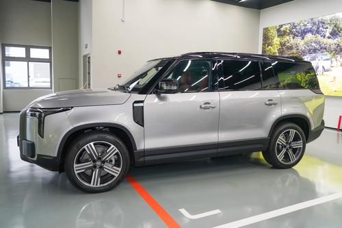 5米级方盒子SUV，极石01新款售29.99万起，三排6座，续航1275km