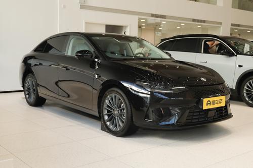 零跑C01：售14.58万，综合续航1176km，轴距2930mm，能买吗？