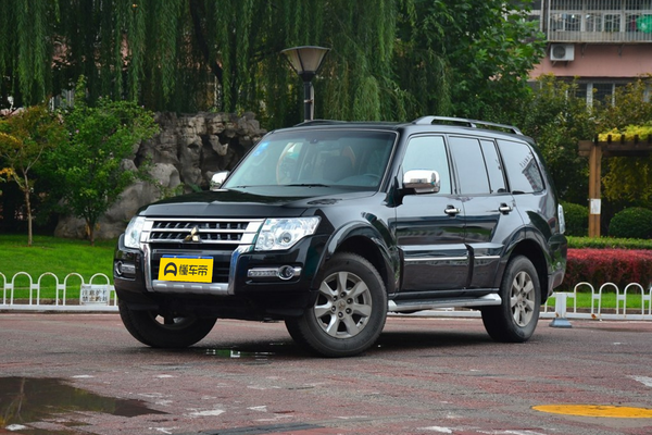 帕杰罗(进口) 2018款 3.0L 自动尊贵版NEDC综合油耗(L/100km)_基本信息图