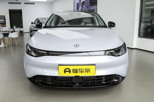 15万预算选车，零跑C01值得一看，C级定位，525km续航